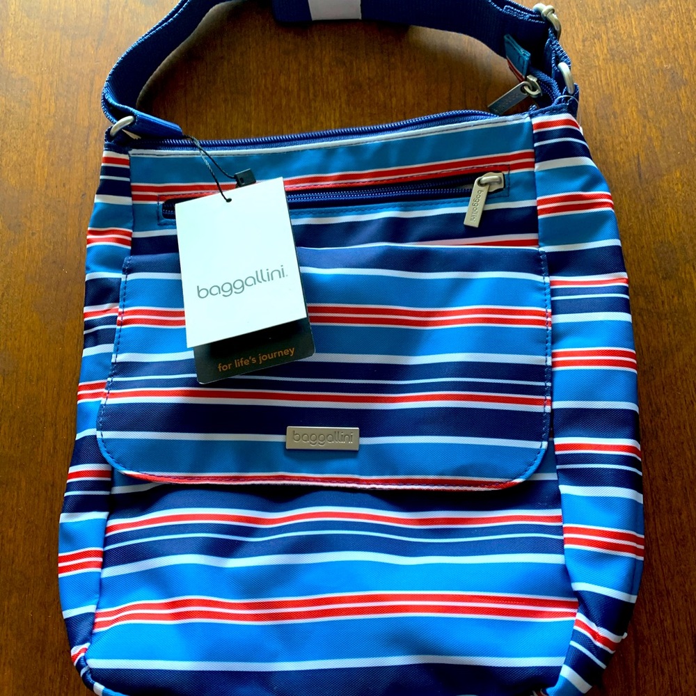 Baggallini nautical cross body. Perfect for the boat or seaside. NWT